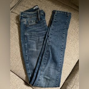 GOOD CONDITION TARGET BRANDED SKINNY JEANS HIGH RISE